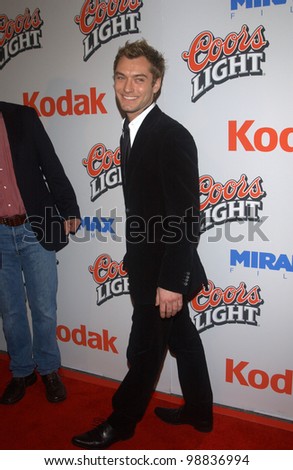 Actor JUDE LAW at the Los Angeles premiere of his new movie Cold Mountain. December 7, 2003  Paul Smith / Featureflash