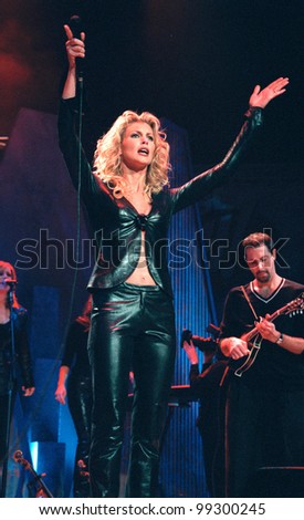 29OCT99: Country star FAITH HILL on stage at the MGM Grand, Las Vegas, for her concert staged by new internet company Pixelon.com as part of their \