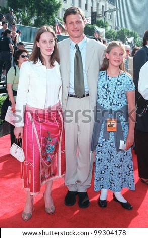 12JUN99: Actor TONY GOLDWYN & family at the world premiere in Hollywood of Disney\'s latest animated movie \
