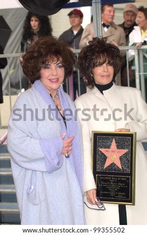 14FEB2000: Actress ELIZABETH TAYLOR (left) with songwriter CAROLE BAYER SAGER at Hollywood Walk of Fame star ceremony for Bayer Sager.  Paul Smith / Featureflash