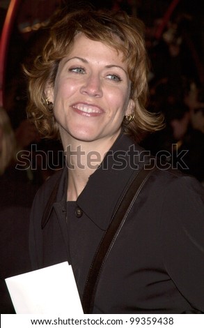 20DEC99: Singer SHERYL CROW at the Los Angeles premiere of \