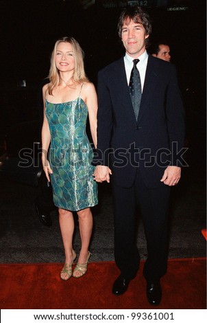 13OCT99:  Actress MICHELLE PFEIFFER & producer husband DAVID E. KELLEY at the Los Angeles premiere of \