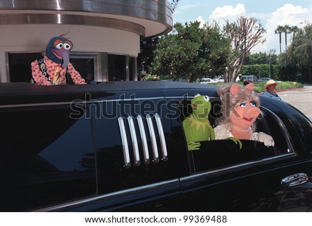 11JUL99:  KERMIT THE FROG, MISS PIGGY & GONZO arriving at Sony Pictures Studios, Culver City, for the world premiere of their new movie \