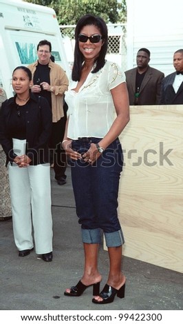 Singer NATALIE COLE at the Soul Train Lady of Soul Awards in Santa Monica where she was presented with the 1999 Lena Horne Award for Outstanding Career Achievement.  Paul Smith / Featureflash