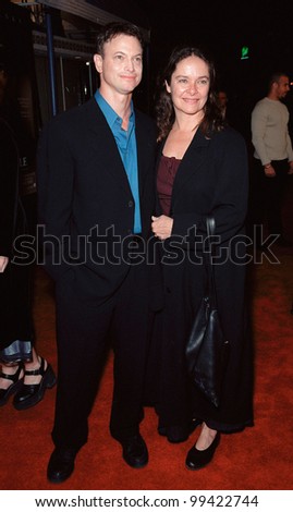 06DEC99: Actor GARY SINISE & wife at the world premiere of his new movie 