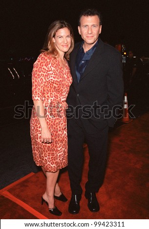 13OCT99:  Actor PAUL REISER & wife at the Los Angeles premiere of \