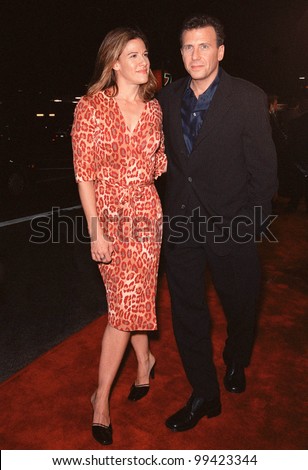 13OCT99:  Actor PAUL REISER & wife at the Los Angeles premiere of \