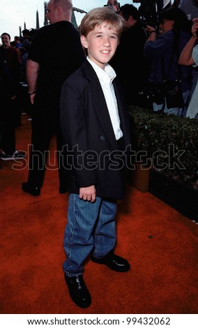 13NOV99:  Actor HALEY JOEL OSMENT at the world premiere of Disney/Pixar\'s \