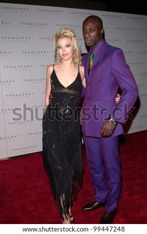 21JAN2000:  Socialite TAMARA BECKWITH & designer OZWALD BOATENG at the Tanqueray London Import Party in Los Angeles.  Paul Smith / Featureflash