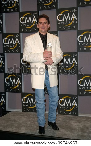 Country star BRAD PAISLEY at the Country Music Assoc. Awards at the Grand Ole Opry in Nashville, TN. 04OCT2000.  Paul Smith/Featureflash