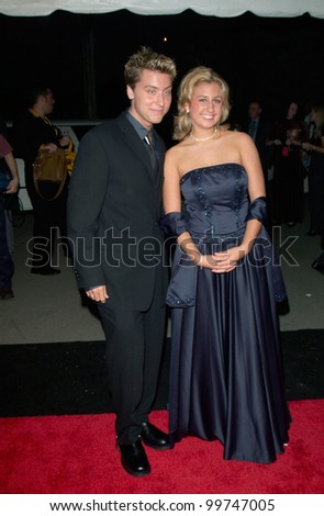 Pop star LANCE BASS of \'NSync & singer MEREDITH EDWARDS at the Country Music Assoc. Awards at the Grand Ole Opry in Nashville, TN. 04OCT2000.  Paul Smith/Featureflash