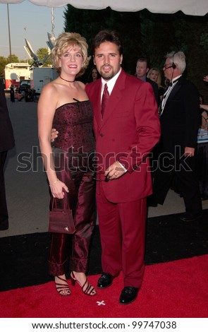 Country star MARK WILLS & wife Kelly at the Country Music Assoc. Awards at the Grand Ole Opry in Nashville, TN. 04OCT2000.  Paul Smith/Featureflash