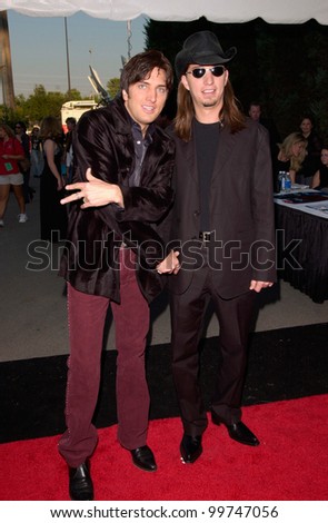 Country duo THE WARREN BROTHERS at the Country Music Assoc. Awards at the Grand Ole Opry in Nashville, TN. 04OCT2000.  Paul Smith/Featureflash