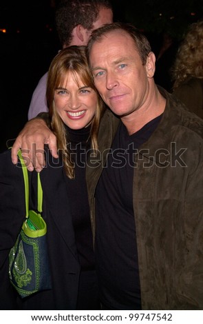 Actor CORBIN BERNSEN & actress wife AMANDA PAYS at the world premiere, in Beverly Hills, of Pay It Forward. 12OCT2000.  Paul Smith / Featureflash