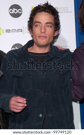 JACOB DYLAN (son of Bob Dylan) lead singer with the Wallflowers, at the Radio Music Awards at the Aladdin Hotel & Casino, Las Vegas.  04NOV2000.   Paul Smith / Featureflash