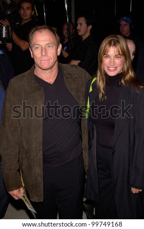 Actor CORBIN BERNSEN & actress wife AMANDA PAYS at the world premiere, in Beverly Hills, of Pay It Forward. 12OCT2000.  Paul Smith / Featureflash