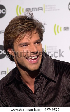 Singer RICKY MARTIN at the Radio Music Awards at the Aladdin Hotel & Casino, Las Vegas. He won the award for Most Requested Artist of the Year. 04NOV2000.   Paul Smith / Featureflash
