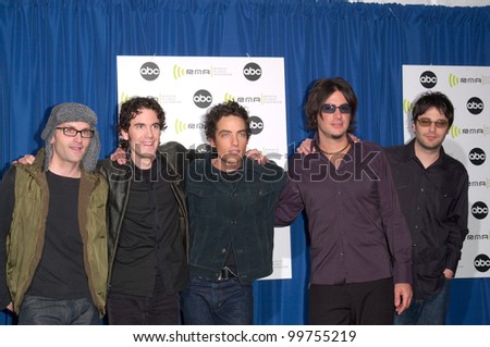 Pop group WALLFLOWERS, with lead singer JACOB DYLAN (son of Bob Dylan) (centre), at the Radio Music Awards at the Aladdin Hotel & Casino, Las Vegas.  04NOV2000.   Paul Smith / Featureflash