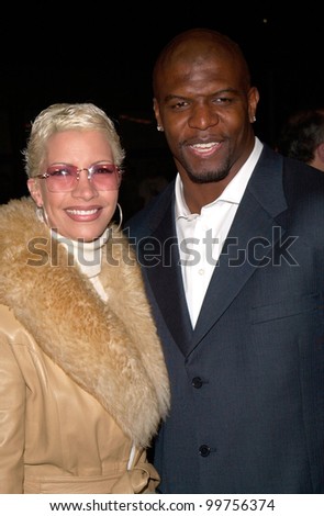 Actor TERRY CREWS & wife REBECCA at the Los Angeles premiere of his new movie The 6th Day. 13NOV2000.   Paul Smith / Featureflash