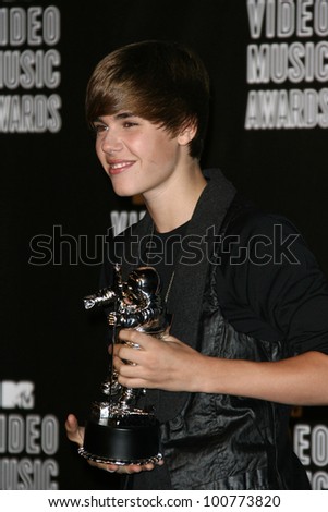 Justin Bieber at the 2010 MTV Video Music Awards Press Room, Nokia Theatre L.A. LIVE, Los Angeles, CA. 08-12-10 at the 2010 MTV Video Music Awards, Nokia Theatre L.A. LIVE, Los Angeles, CA. 08-12-10