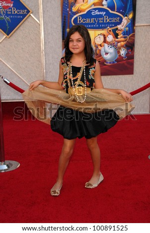 Bailee Madison at the Premiere Of \