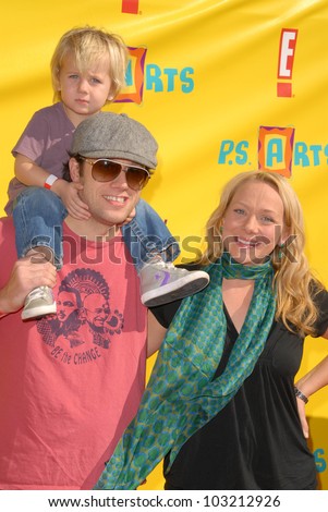 Nicole Sullivan and her family at the 2009 PS Arts \