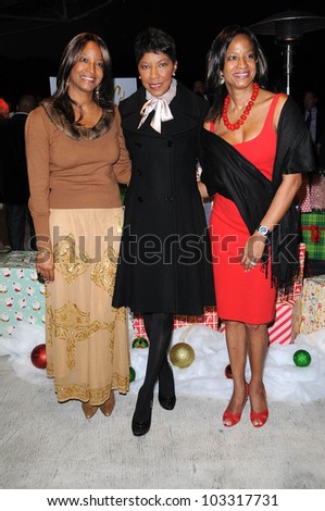 Timolin Cole, Natalie Cole and Casey Cole at the Capitol Records\' Rooftop Christmas Tree  Lighting, Capital Records, Hollywood, CA. 11-19-09