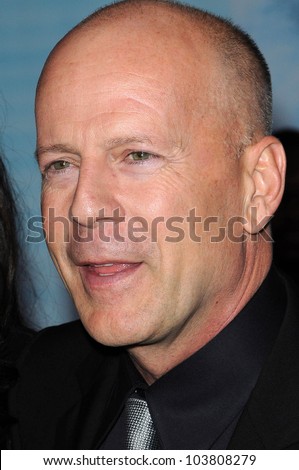 Bruce Willis at the Los Angeles Premiere of \'Surrogates\'. El Capitan Theatre, Hollywood, CA. 09-24-09