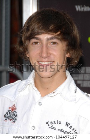  - stock-photo-vincent-martella-at-the-los-angeles-special-screening-of-julie-and-julia-mann-village-theatre-104497127