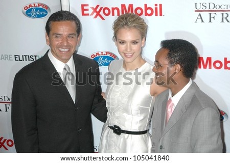 Antonio Villaraigosa with Jessica Alba and Ted Alemayhu at the The First Ladies of Africa Health Summit. Beverly Hilton, Beverly Hills, CA. 04-21-09