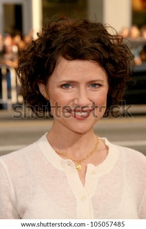 Jean Louisa Kelly  at the World Premiere of \'Ghosts of Girlfriends Past\'. Grauman\'s Chinese Theatre, Hollywood, CA. 04-27-09