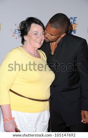Shemar Moore and his mother at the 16th Annual Race To Erase MS Gala \'Rock To Erase MS\'. Hyatt Regency Century Plaza, Century City, CA. 05-08-09