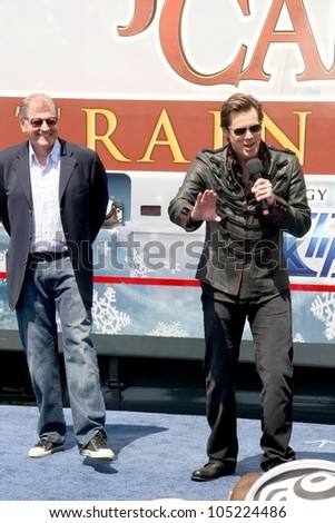 Robert Zemeckis and Jim Carrey at the \'Disney\'s A Christmas Carol\' Train Tour Kick Off. Union Station, Los Angeles, CA. 05-21-09