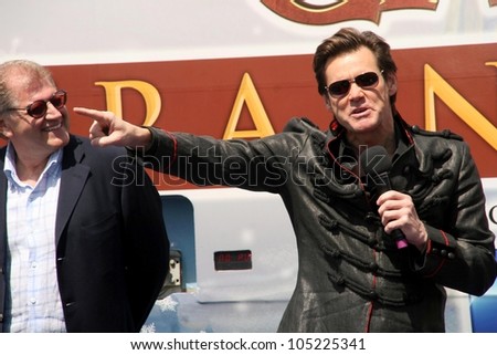 Robert Zemeckis and Jim Carrey  at the \'Disney\'s A Christmas Carol\' Train Tour Kick Off. Union Station, Los Angeles, CA. 05-21-09