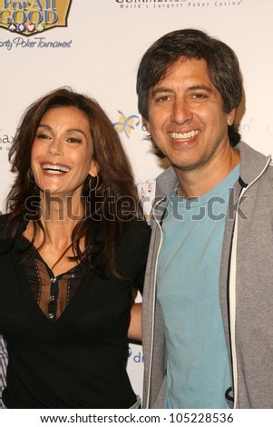 Teri Hatcher and Ray Romano  at the \'All in For All Good\' Celebrity Poker Tournament benefitting Maximum Hope Foundation and Dream Foundation. Commerce Casino, Commerce, CA. 05-30-09