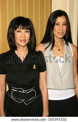 Lisa Ling and her mother Mary  at the Step Up Women\'s Network\'s 2009 Inspiration Awards Luncheon. Beverly Wilshire Four Seasons Hotel, Beverly Hills, CA. 06-05-09