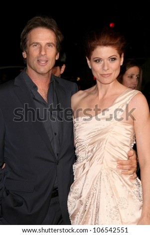 Hart Bochner and Debra Messing  at the Los Angeles Premiere of \'Nothing Like The Holidays\'. Grauman\'s Chinese Theater, Hollywood, CA. 12-03-08