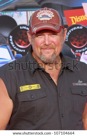 Larry The Cable Guy at the Grand Opening of \