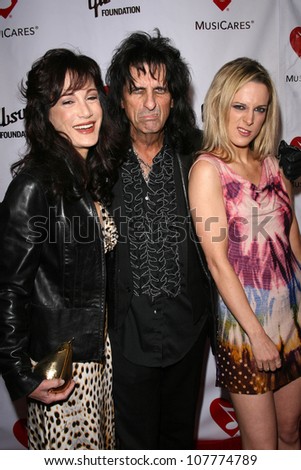 Alice Cooper and family  at the 4th Annual MusiCares MAP Fund Benefit Concert. The Music Box, Hollywood, CA. 05-09-08