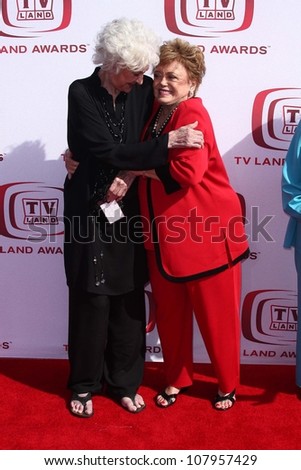 Beatrice Arthur and Rue McClanahan  at The 6th Annual \'TV Land Awards\'. Barker Hangar, Santa Monica, CA. 06-08-08
