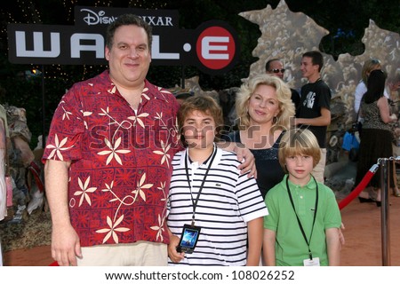 Jeff Garlin and family  at the World Premiere of \