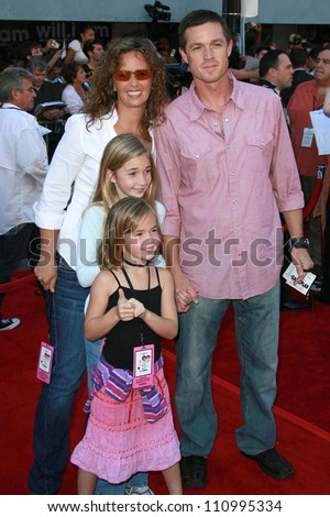 Eric Close and family at the world premiere of \