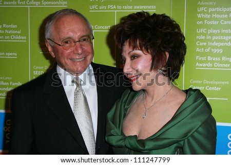  - stock-photo-stewart-resnick-and-lynda-resnick-at-the-ufc-s-brass-ring-awards-dinner-honoring-lynda-and-111247799