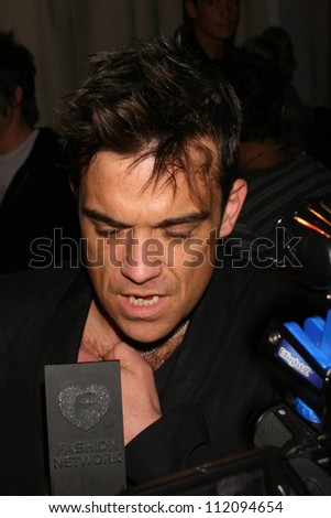Robbie Williams inside at the 2B Free Fall 2007 Collection Fashion Show. Boulevard 3, Hollywood, CA. 03-19-07