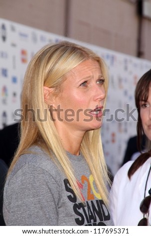 Gwyneth Paltrow at the 2012 Stand Up to Cancer, Shrine Auditorium, Los Angeles, CA 09-07-12