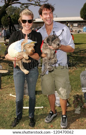 Rebecca Romijn and Jerry O\'Connell at The 5th Annual BowWowWeen Benefit Presented by Dog.com. Barrington Dog Park, Los Angeles, CA. 10-29-06