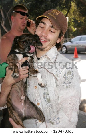 Justin Long and his dog Moose at The 5th Annual BowWowWeen Benefit Presented by Dog.com. Barrington Dog Park, Los Angeles, CA. 10-29-06