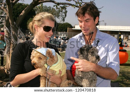 Jason Biggs and guest at The 5th Annual BowWowWeen Benefit Presented by Dog.com. Barrington Dog Park, Los Angeles, CA. 10-29-06