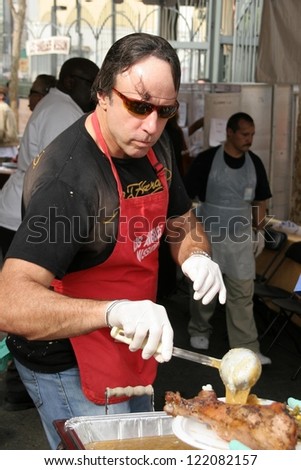 LOS ANGELES - NOVEMBER 22: Kevin Nealon at The Los Angeles Mission Thanksgiving Meal for the Homeless  November 22, 2006 in Los Angeles Mission, Los Angeles, CA.
