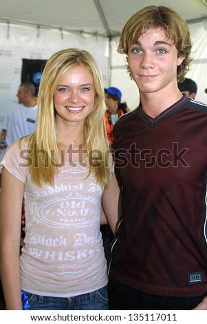 WOODLAND HILLS - APRIL 30: Sara Paxton and Alex Black at the Nuts For Mutts Dog Show at Pierce College on April 30, 2006 in Woodland Hills, CA.